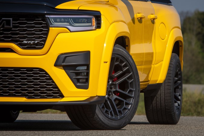 Ram 1500 Rumble Bee SRT 2027 busca ser el rey del asfalto