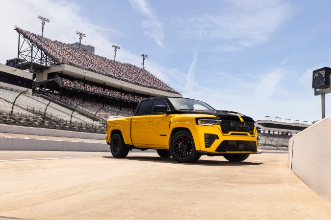 Ram 1500 Rumble Bee SRT 2027 busca ser el rey del asfalto