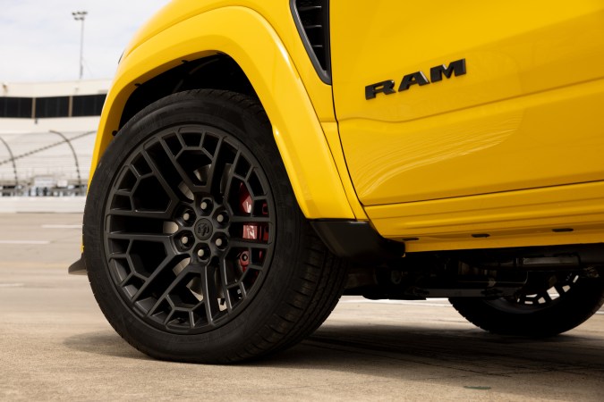 Ram 1500 Rumble Bee SRT 2027 busca ser el rey del asfalto