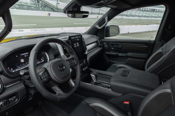 Ram 1500 Rumble Bee SRT 2027 busca ser el rey del asfalto