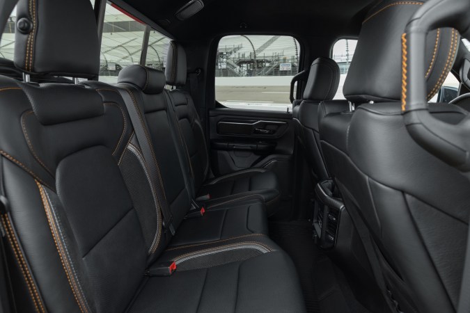Ram 1500 Rumble Bee SRT 2027 busca ser el rey del asfalto