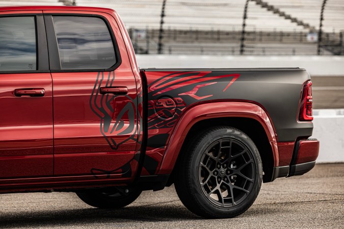 Ram 1500 Rumble Bee SRT 2027 busca ser el rey del asfalto