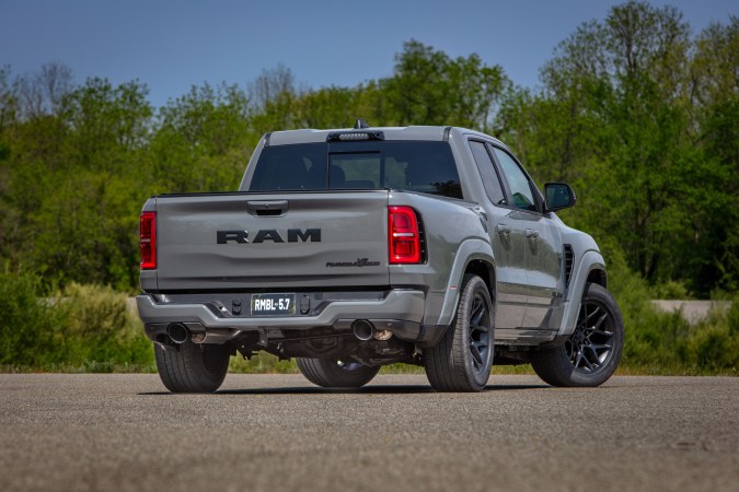 Ram 1500 Rumble Bee SRT 2027 busca ser el rey del asfalto