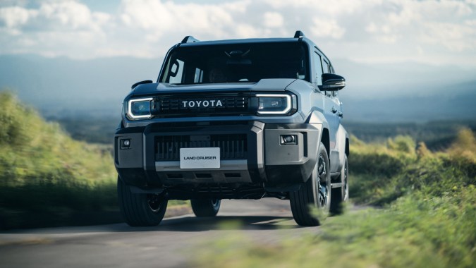 Toyota comenzó la venta en Japón del nuevo Land Cruiser FJ, un SUV compacto con auténticas capacidades todoterreno, aunque no se sabe si llegará a EE.UU.