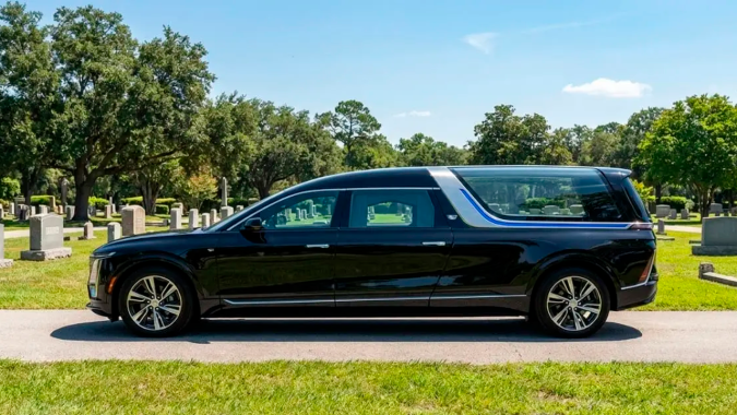 Wolf Coach Builders busca un servicio lujoso y silencioso con el Cadillac Lyriq