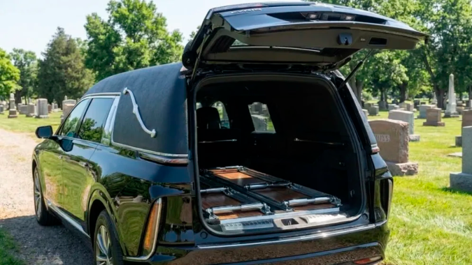 Wolf Coach Builders busca un servicio lujoso y silencioso con el Cadillac Lyriq