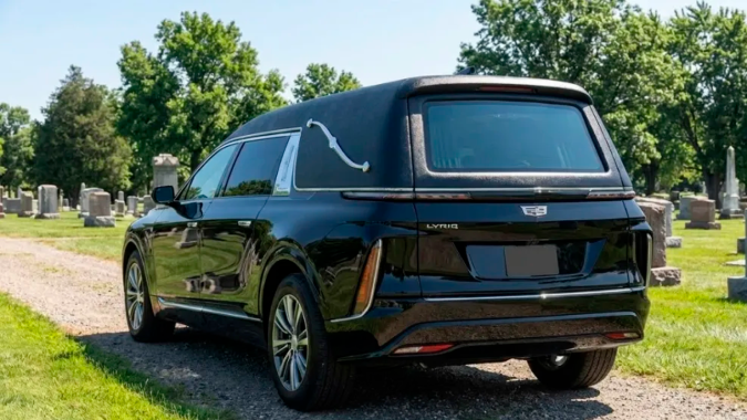 Wolf Coach Builders busca un servicio lujoso y silencioso con el Cadillac Lyriq