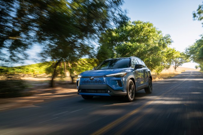Toyota Corolla Cross HEV 2026: análisis y características de su versión híbrida