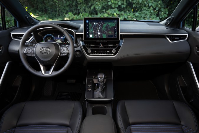 Toyota Corolla Cross HEV 2026: análisis y características de su versión híbrida
