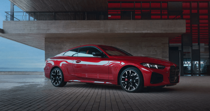 BMW Serie 4 2026 rojo cupé deportivo de lujo con diseño elegante y deportivo, fotografía premium para portada.