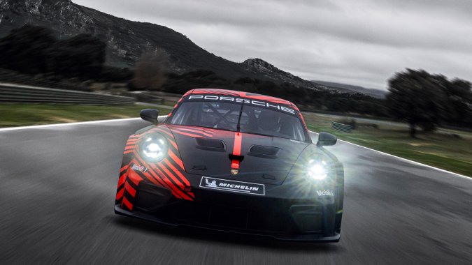 Porsche 911 GT4 R promete triunfar en las pistas del mundo