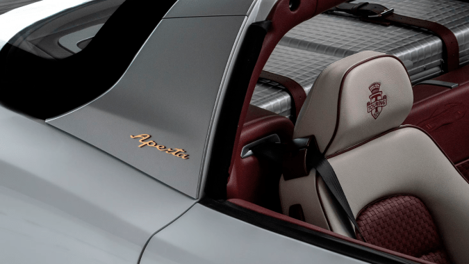 Touring Superleggera Veloce12 Aperta revive la era dorada de los motores V12