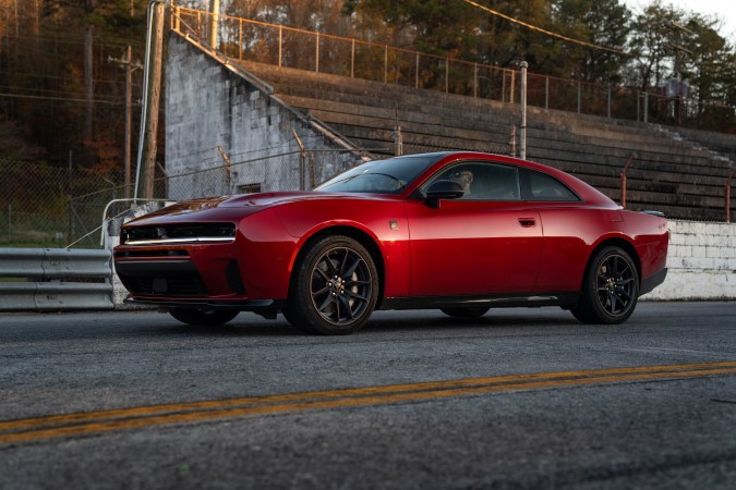 Dodge Charger fortalece su línea a gasolina para 2027