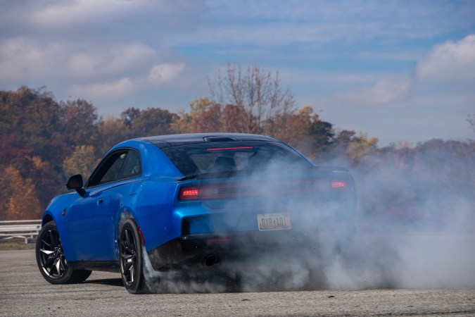 Dodge Charger fortalece su línea a gasolina para 2027