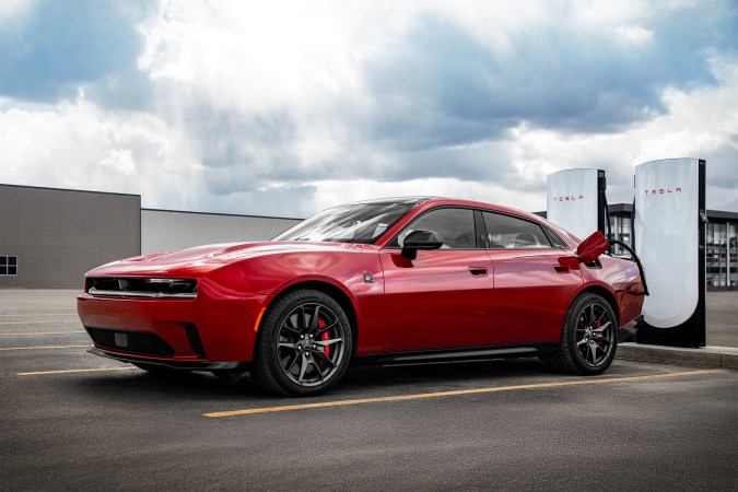 Dodge Charger fortalece su línea a gasolina para 2027
