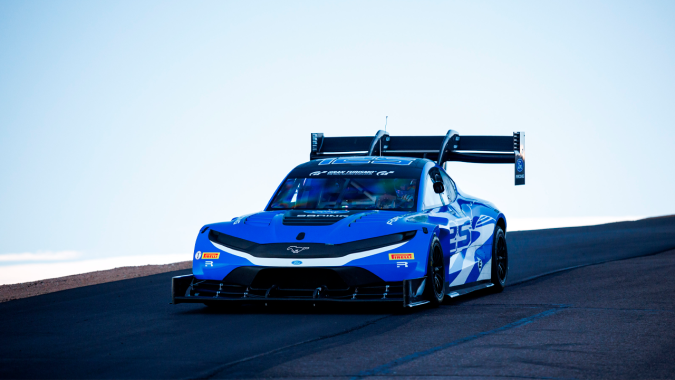 Una victoria histórica para los 125 años de Ford Racing