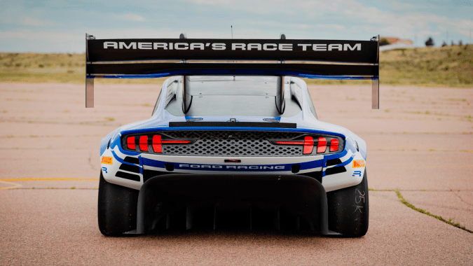 Una victoria histórica para los 125 años de Ford Racing