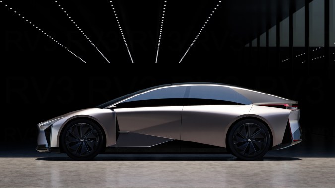 Lexus LF-ZC concept eléctrico futurista en vista lateral plateada con diseño aerodinámico premium, auto de lujo 2026