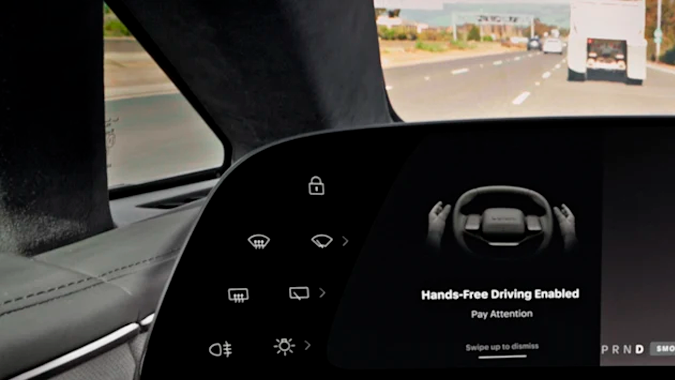 Lucid Gravity sube el nivel tecnológico con la conducción manos libres