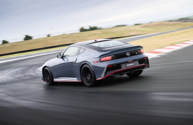Nissan Z Nismo 2027 recupera la transmisión manual tan esperada