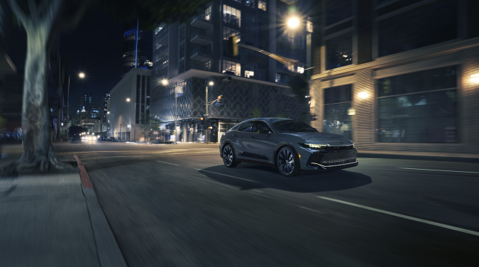 Toyota Crown 2027 busca quedarse como el gran sedán premium económico