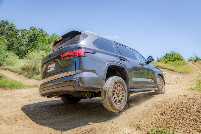Toyota Sequoia 2027 se renueva para la aventura con el paquete Trailhunter