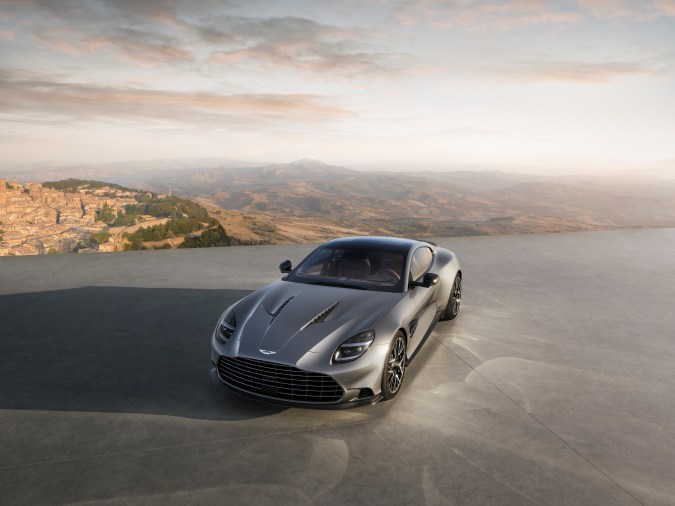 Aston Martin Vanquish 25 toma lo mejor de todas sus versiones