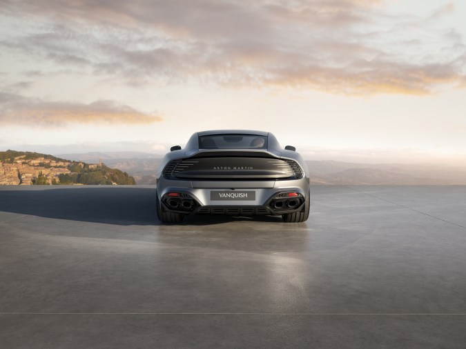 Aston Martin Vanquish 25 toma lo mejor de todas sus versiones
