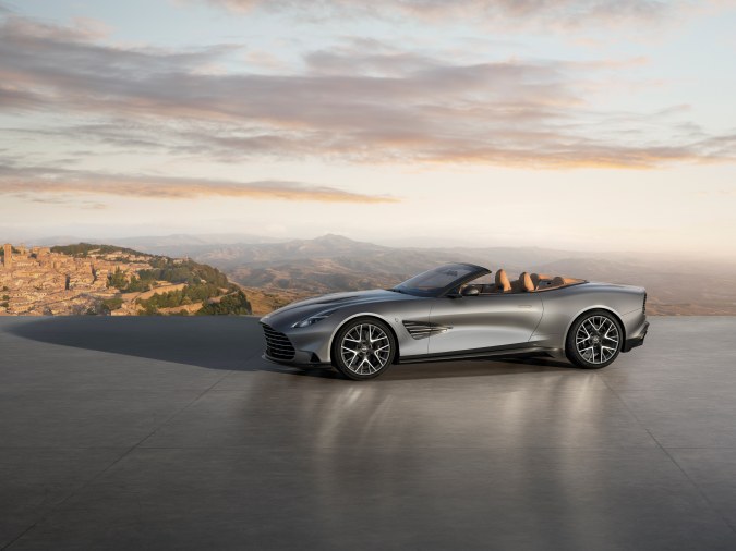 Aston Martin Vanquish 25 toma lo mejor de todas sus versiones