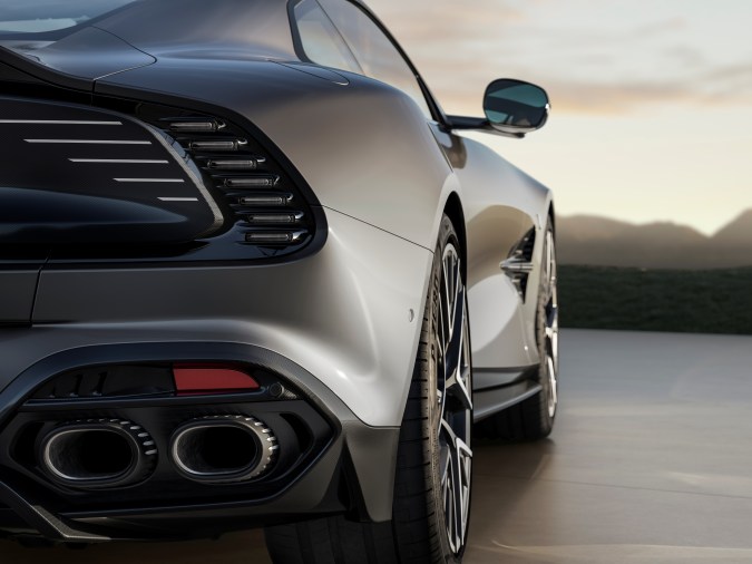 Aston Martin Vanquish 25 toma lo mejor de todas sus versiones