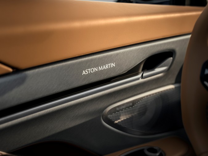 Aston Martin Vanquish 25 toma lo mejor de todas sus versiones