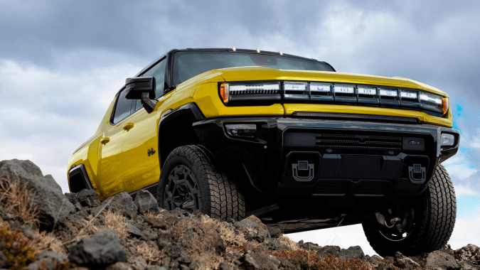 GMC Hummer Icon EV 25 muestra sus grandes capacidades