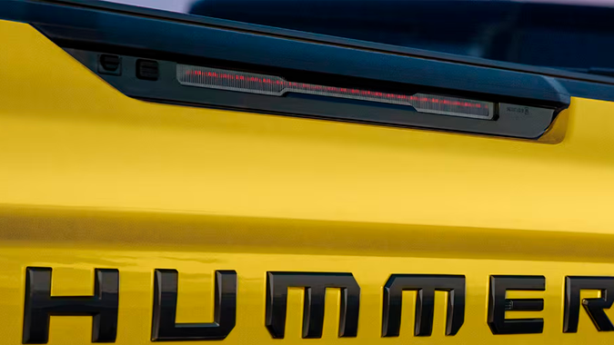 GMC Hummer Icon EV 25 muestra sus grandes capacidades