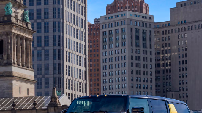 GMC Hummer Icon EV 25 muestra sus grandes capacidades