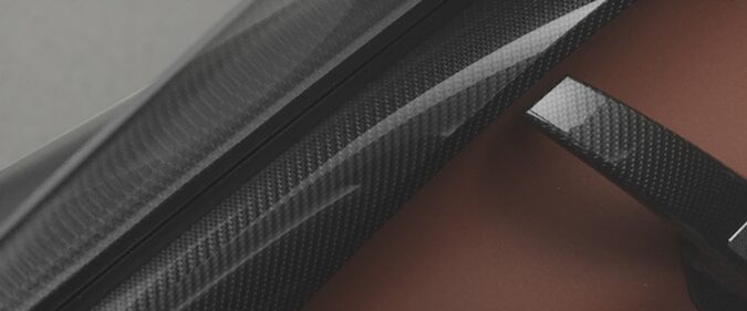 Cabina del Hennessey Venom F5 M Roadster, volante tipo competición F5 y consola central en fibra de carbono.