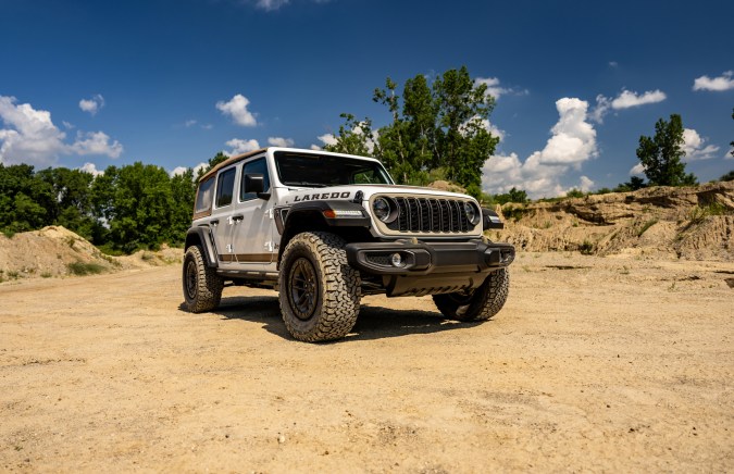 Jeep Wrangler Laredo 2027 revive la época dorada de los años 80