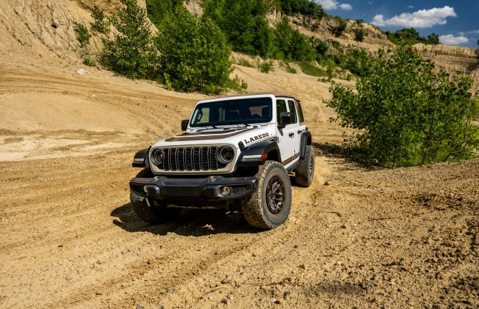 Jeep Wrangler Laredo 2027 revive la época dorada de los años 80