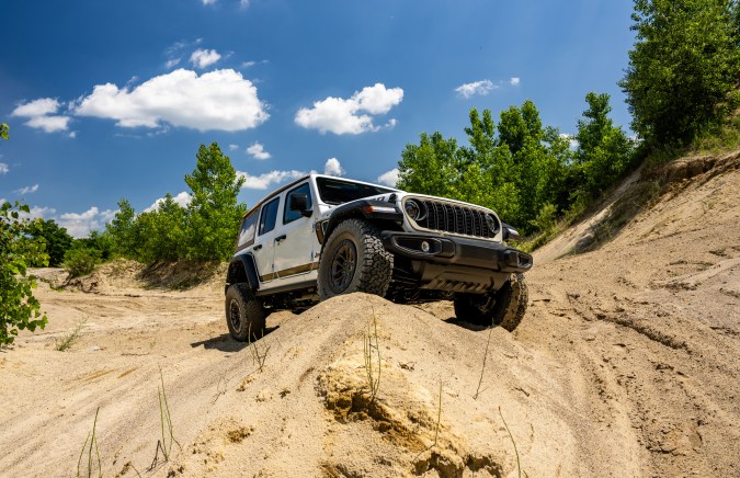Jeep Wrangler Laredo 2027 revive la época dorada de los años 80