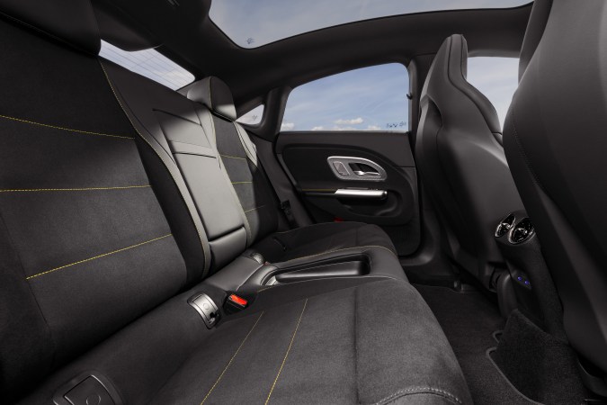 Mercedes-AMG CLA 45 destaca por su potencia eléctrica