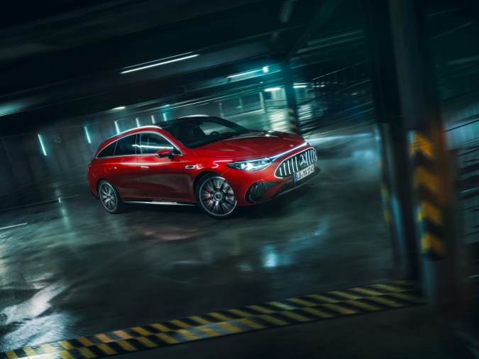 Mercedes-AMG CLA 45 destaca por su potencia eléctrica