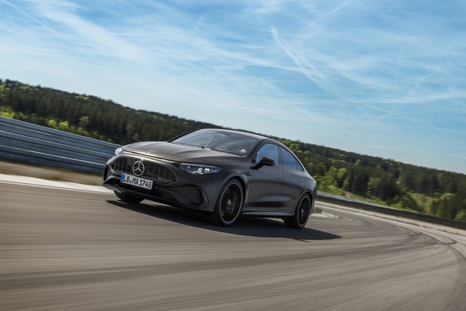 Mercedes-AMG CLA 45 destaca por su potencia eléctrica