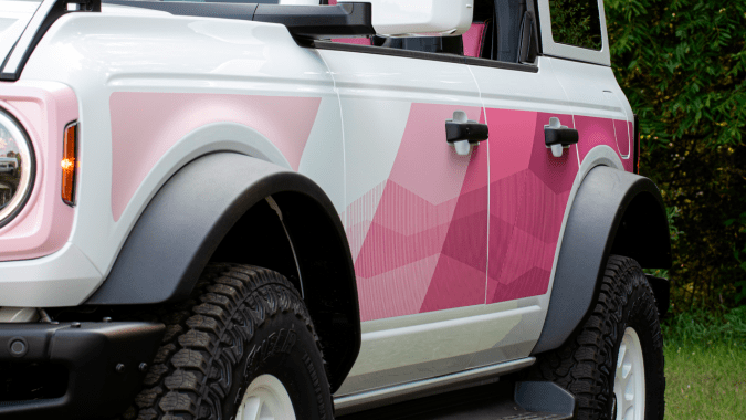 Bronco Desert Rising Edition: el atardecer rosado impreso en una Bronco