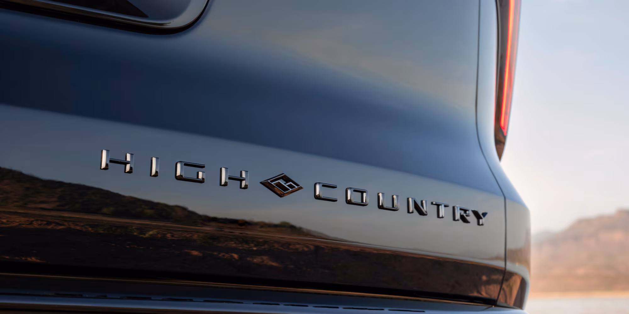 Emblema High Country en la parte trasera del 2027 Chevrolet Traverse.
