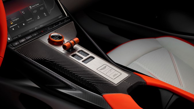 Aston Martin Valen: el nuevo y llamativo deportivo que roba miradas