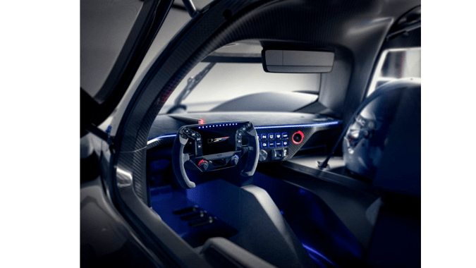 Cadillac presentó el V-ONE Concept, un prototipo inspirado en el V-Series.R de Le Mans con potencia de 830 caballos de fuerza y adaptado para conducirse en calle