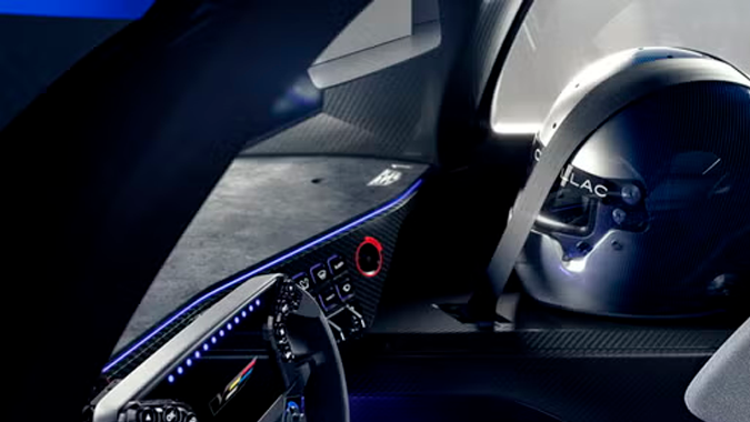 Cadillac presentó el V-ONE Concept, un prototipo inspirado en el V-Series.R de Le Mans con potencia de 830 caballos de fuerza y adaptado para conducirse en calle