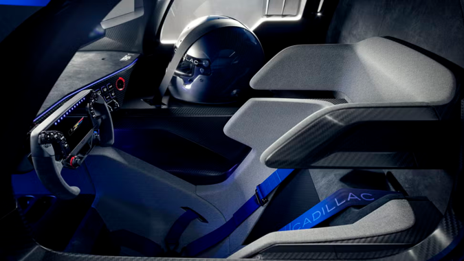 Cadillac presentó el V-ONE Concept, un prototipo inspirado en el V-Series.R de Le Mans con potencia de 830 caballos de fuerza y adaptado para conducirse en calle