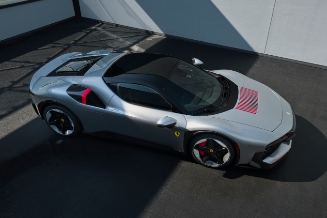 Ferrari CZ26 mantiene el poderoso motor del SF90, pero lo demás fue personalizado