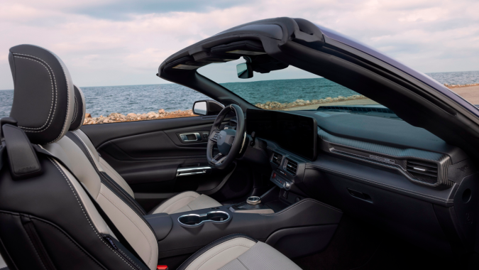 Ford quiso darle a sus seguidores un Mustang potente sin techo