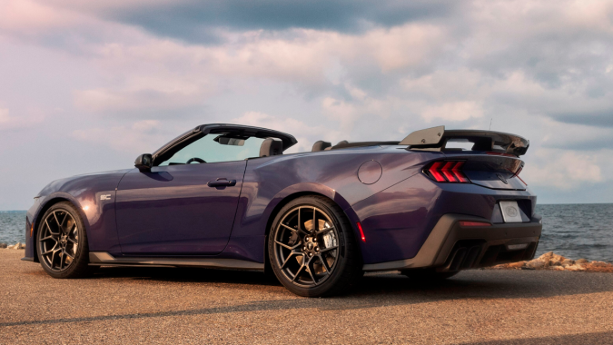 Ford quiso darle a sus seguidores un Mustang potente sin techo